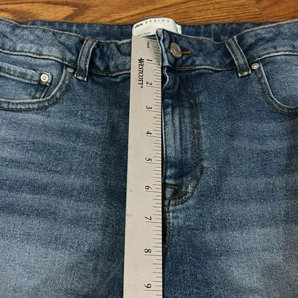 ASOS DESIGN mens skinny mid length denim shorts in mid wash blue size 34 - Picture 6 of 9